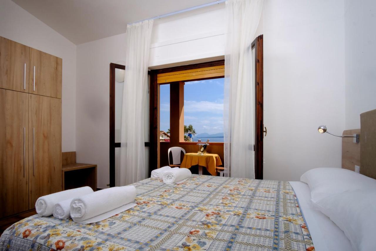 Residence Appartamenti Caffarena อาร์บาตักซ์ ภายนอก รูปภาพ