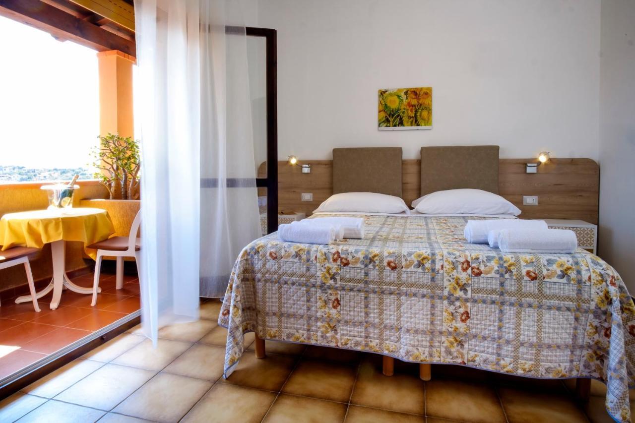 Residence Appartamenti Caffarena อาร์บาตักซ์ ภายนอก รูปภาพ