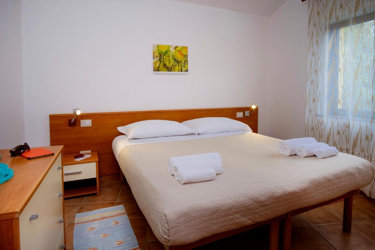 Residence Appartamenti Caffarena อาร์บาตักซ์ ภายนอก รูปภาพ