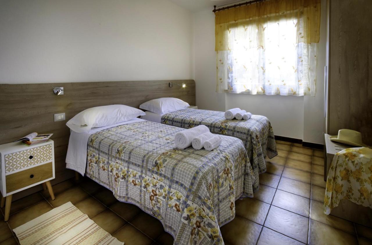 Residence Appartamenti Caffarena อาร์บาตักซ์ ภายนอก รูปภาพ