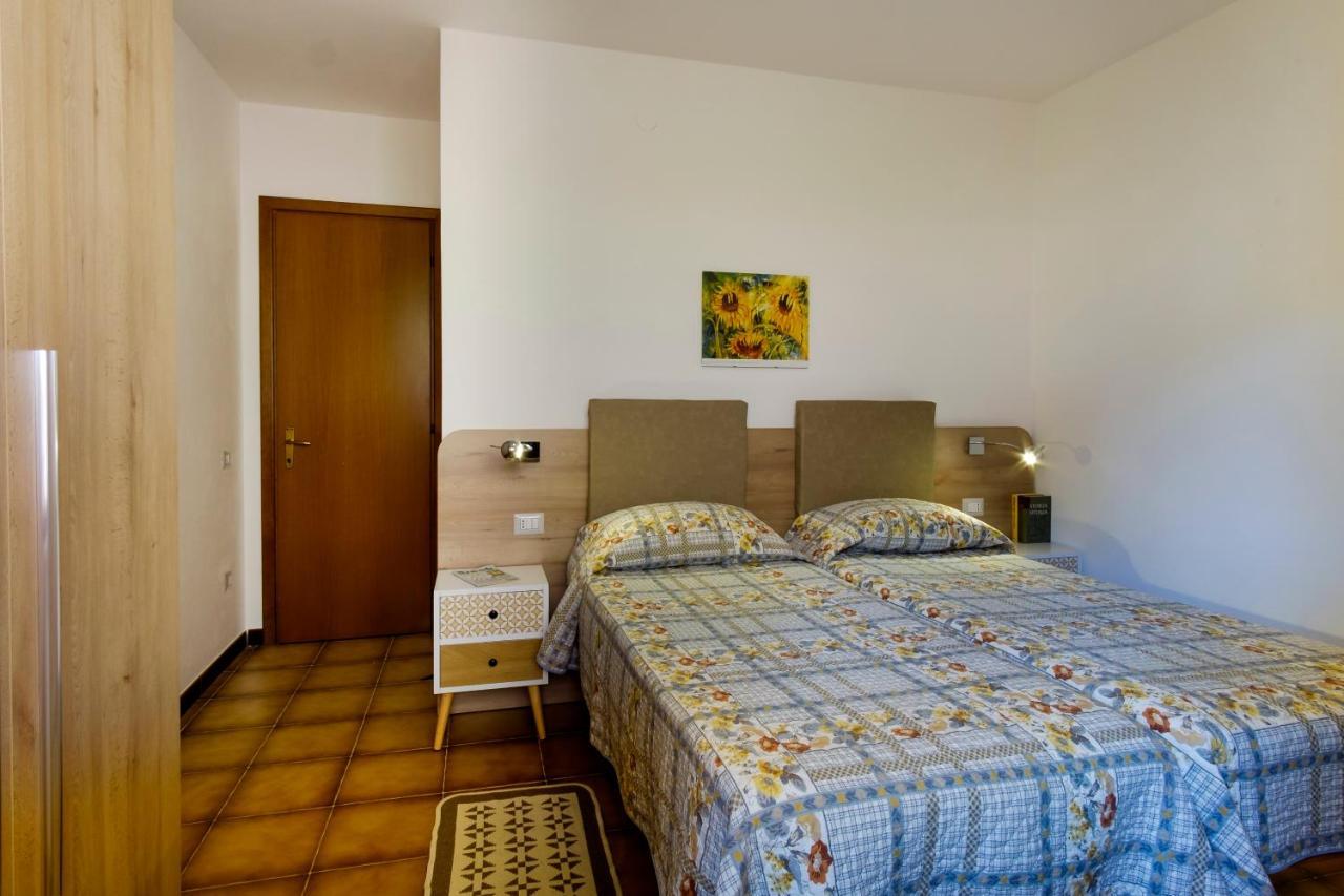 Residence Appartamenti Caffarena อาร์บาตักซ์ ภายนอก รูปภาพ