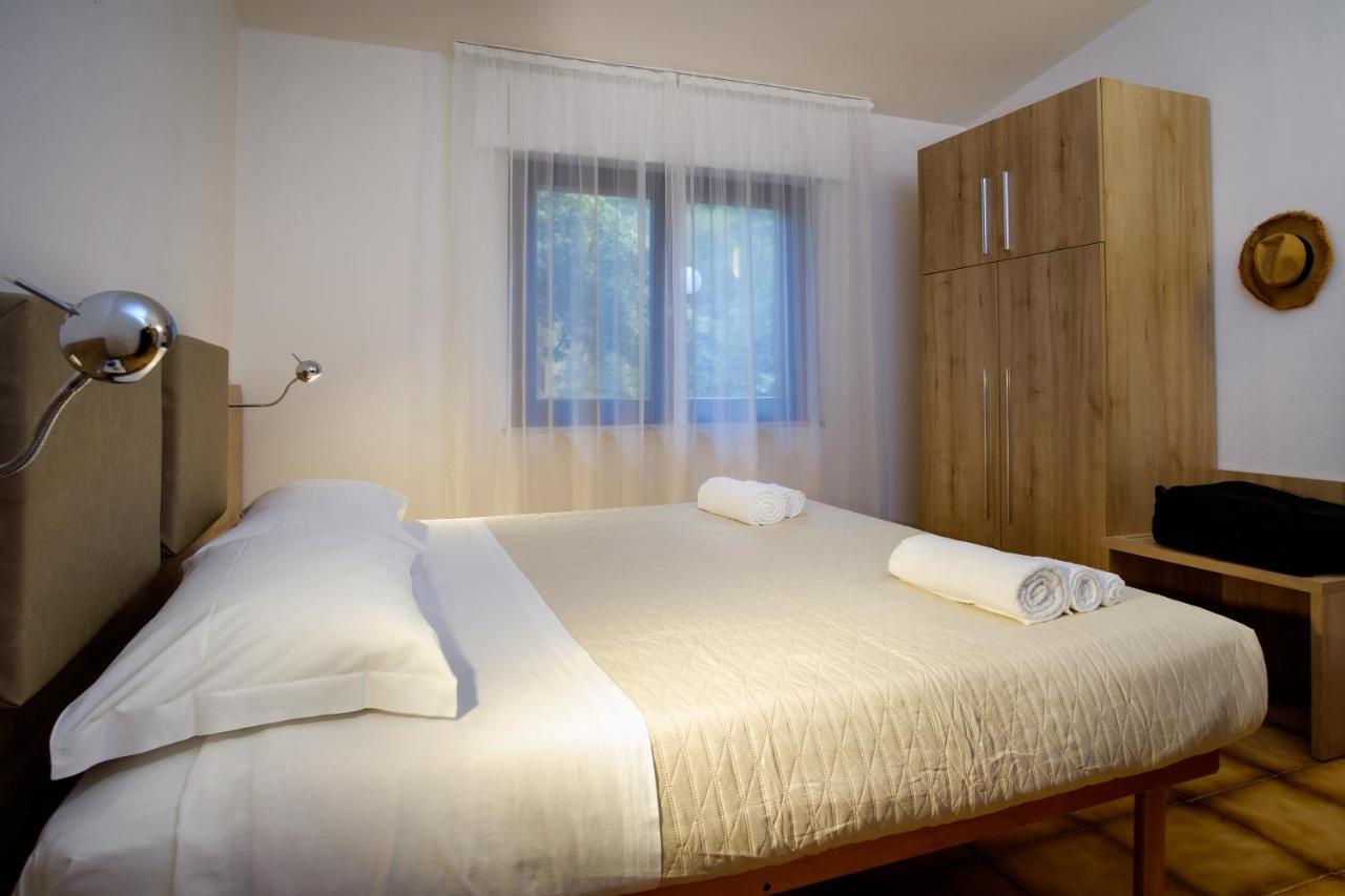 Residence Appartamenti Caffarena อาร์บาตักซ์ ภายนอก รูปภาพ