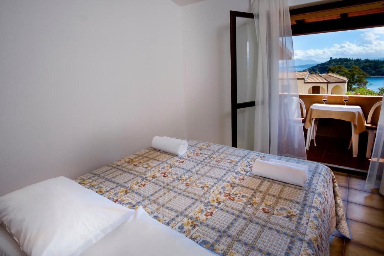 Residence Appartamenti Caffarena อาร์บาตักซ์ ภายนอก รูปภาพ