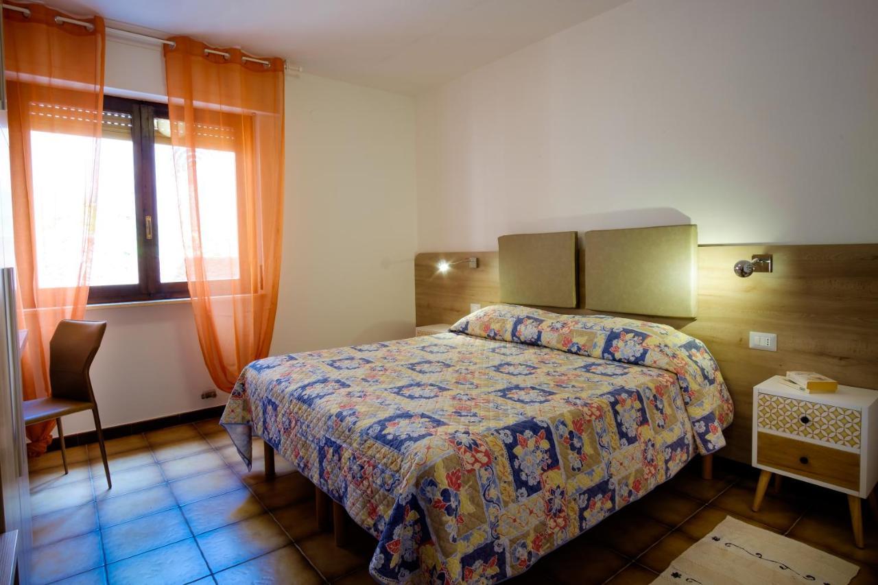 Residence Appartamenti Caffarena อาร์บาตักซ์ ภายนอก รูปภาพ