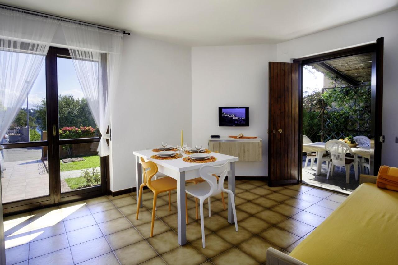 Residence Appartamenti Caffarena อาร์บาตักซ์ ภายนอก รูปภาพ