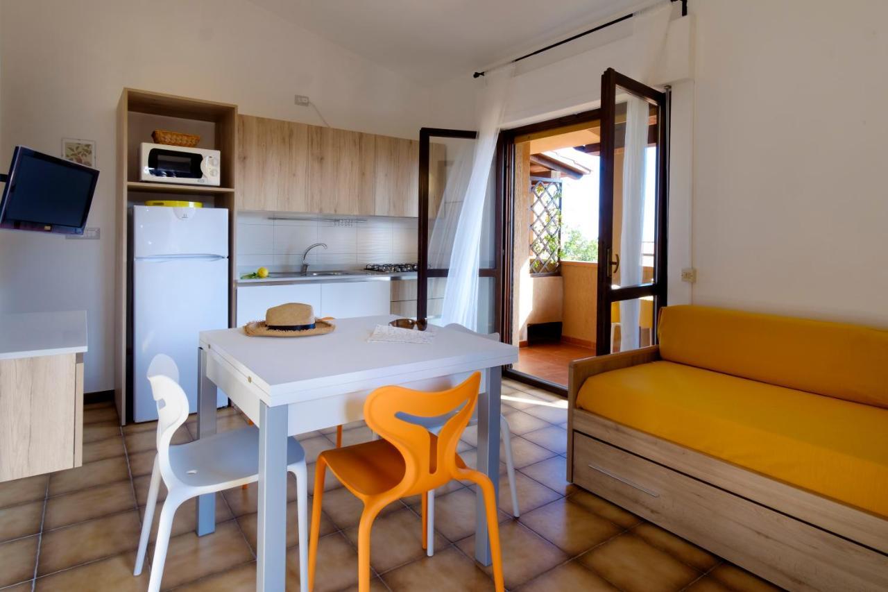 Residence Appartamenti Caffarena อาร์บาตักซ์ ภายนอก รูปภาพ